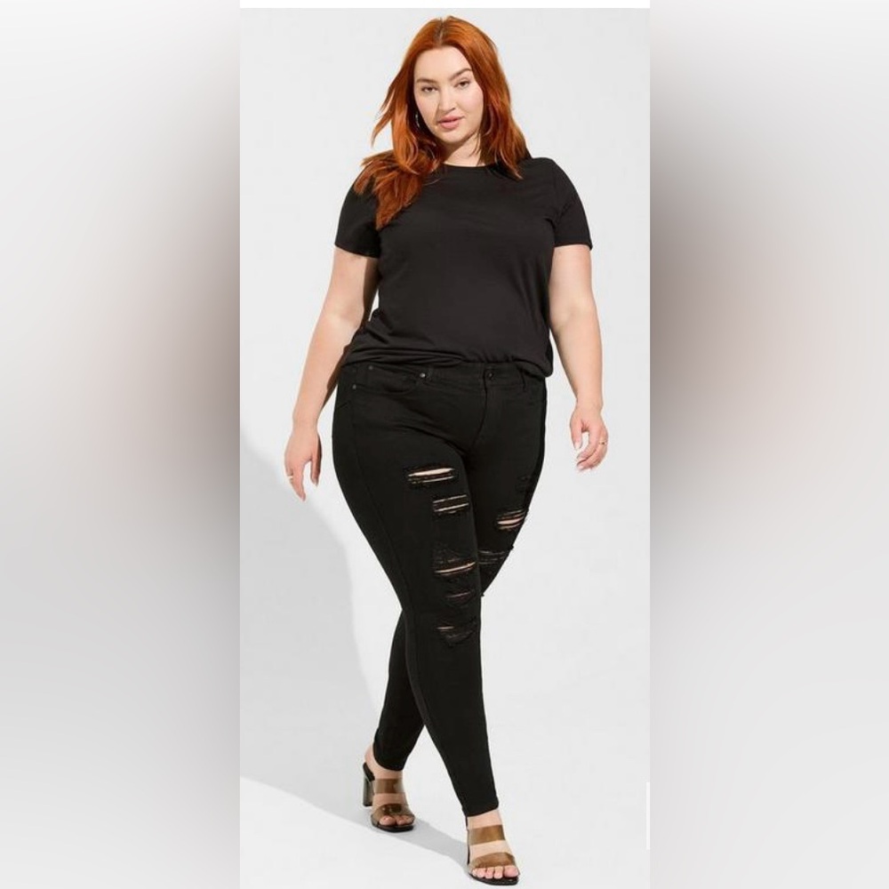Torrid Premium Black Stretch Sky High Skinny Jeans with Holes. Size 16